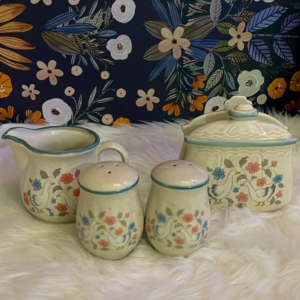 Vintage Country Classics Geese Kitchen Set